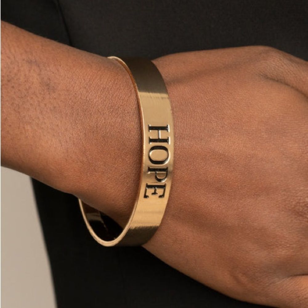 Hope Makes the World Go Round Gold Bracelet (48)
